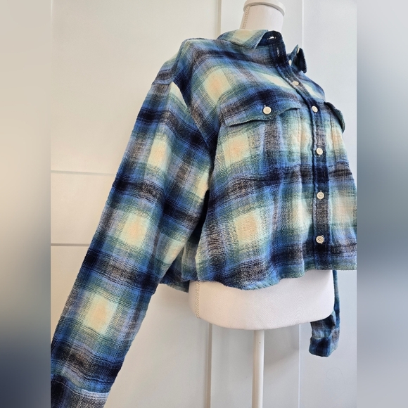 Amerivan Eaglw Plaid Blue and Cream Button Down Shirt - Picture 5 of 9